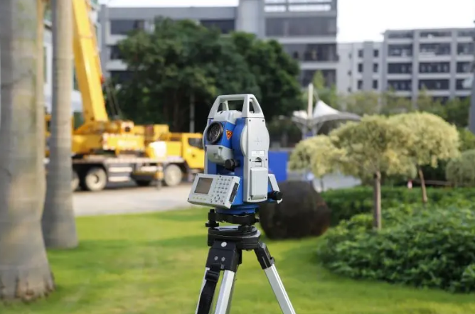 思拓力R2C彩屏全站儀，集顏值與實力于一體